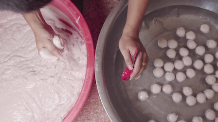 Veja Bolas de peixe e rolos de peixe. Episódio 17 da Temporada 1.